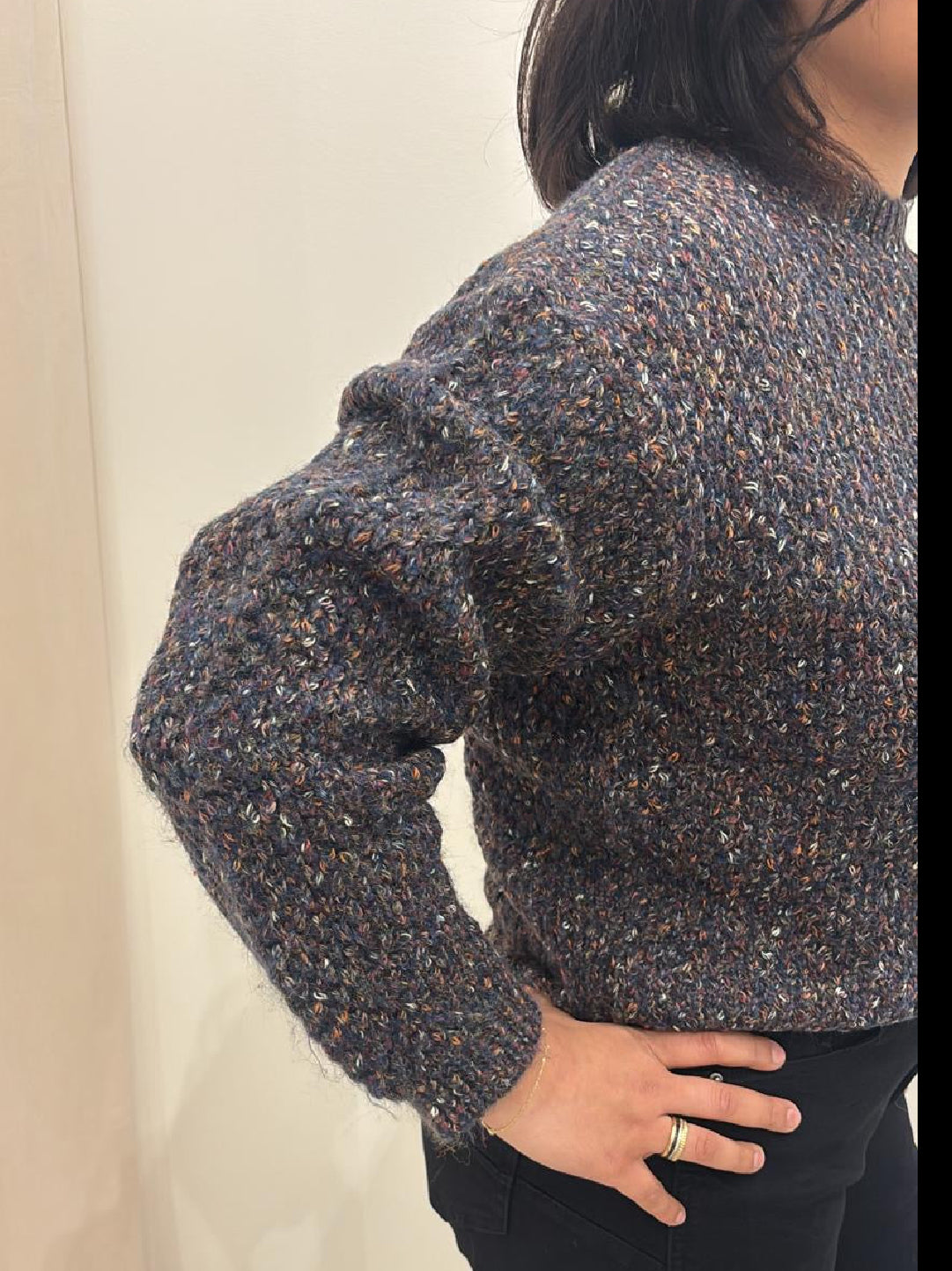pull sombre texturé