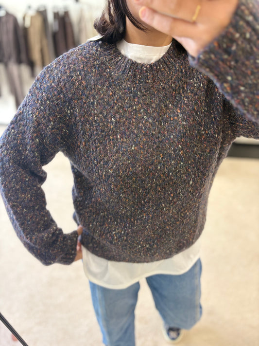 pull sombre texturé