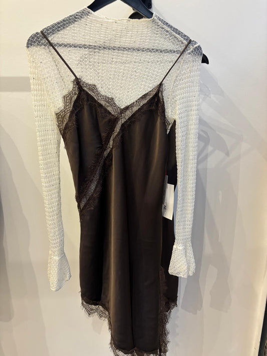 Robe en satin dentelle – marron