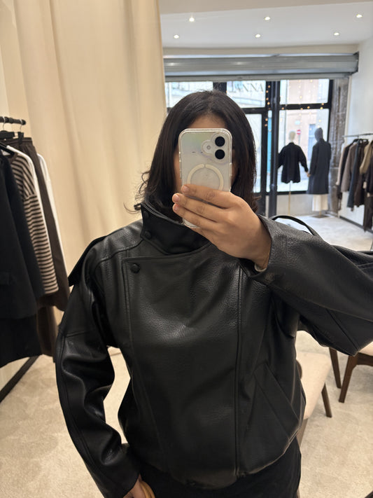 VESTE EN SIMILICUIR NOIR OVERSIZE