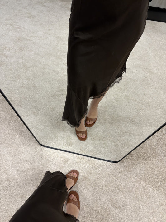 Jupe en satin noir dentelle